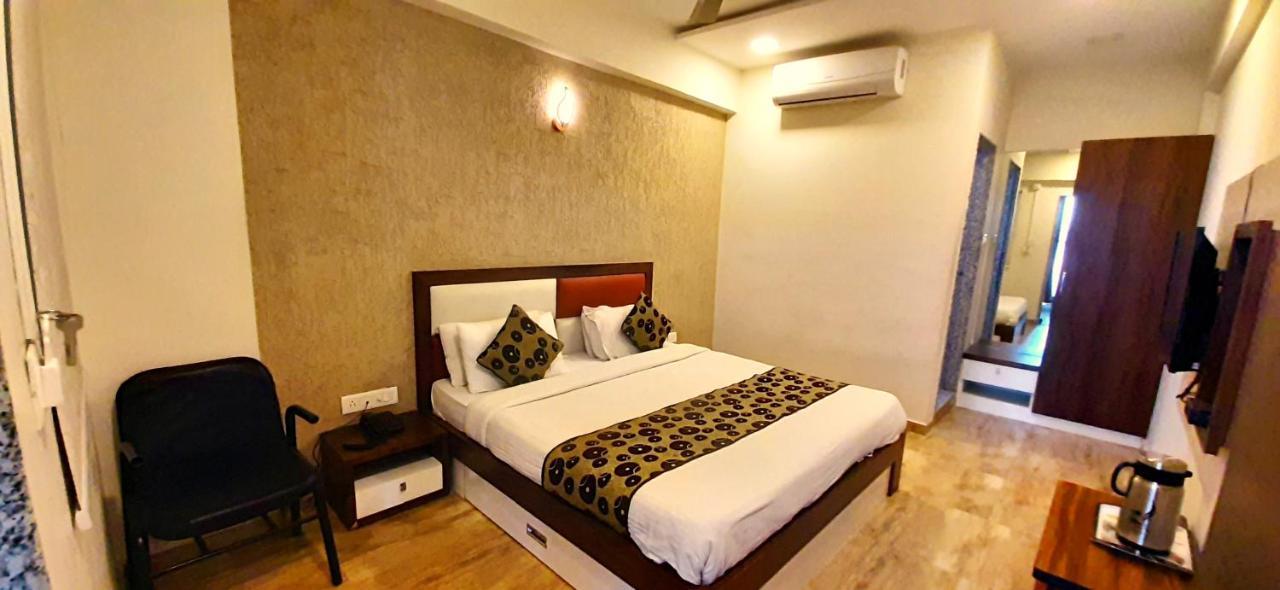 Hotel Tulip Plaza Ahmedabad Ngoại thất bức ảnh