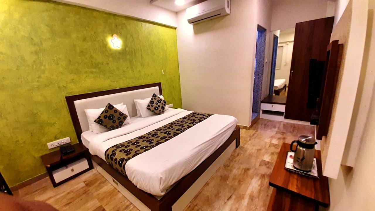 Hotel Tulip Plaza Ahmedabad Ngoại thất bức ảnh