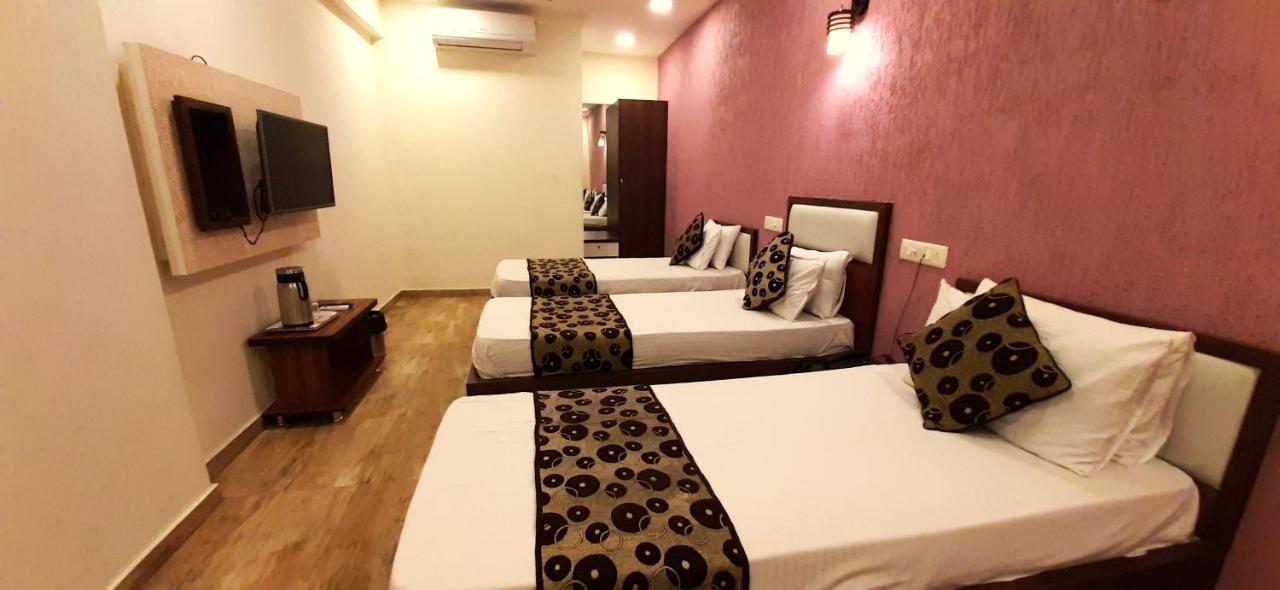 Hotel Tulip Plaza Ahmedabad Ngoại thất bức ảnh