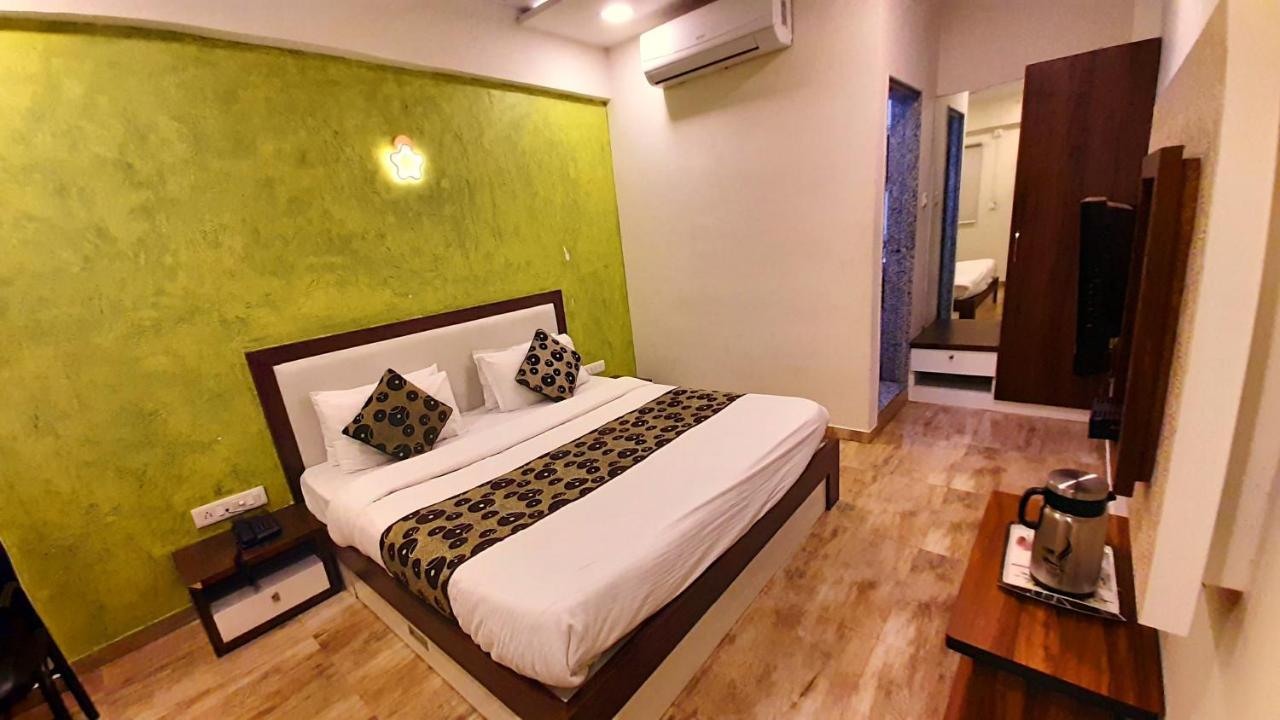 Hotel Tulip Plaza Ahmedabad Ngoại thất bức ảnh