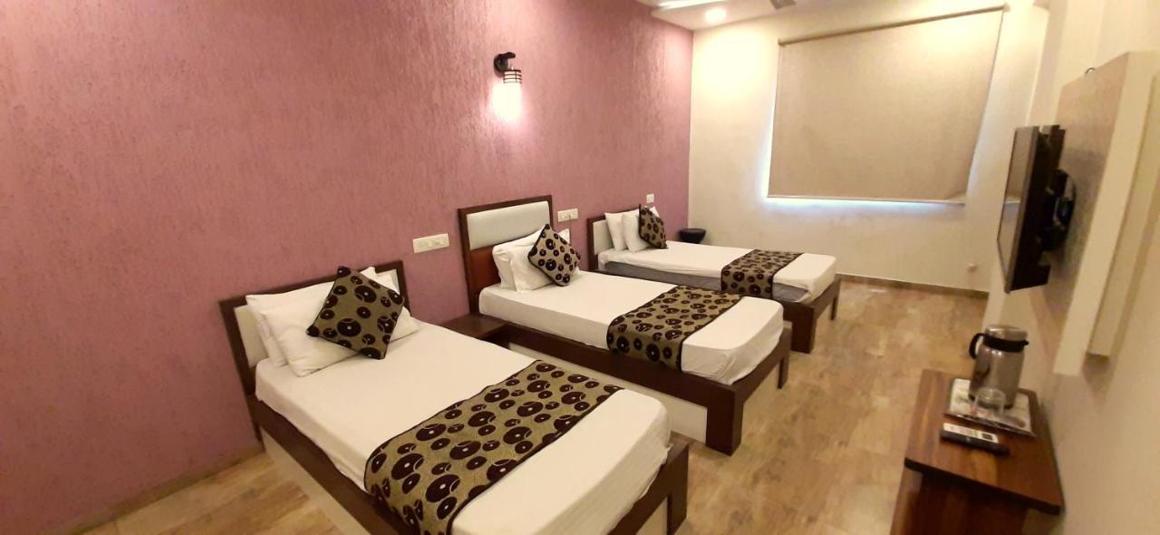 Hotel Tulip Plaza Ahmedabad Ngoại thất bức ảnh