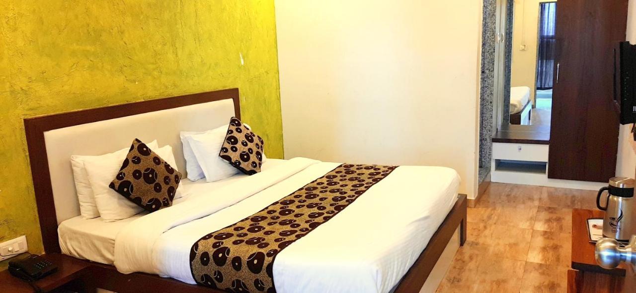 Hotel Tulip Plaza Ahmedabad Ngoại thất bức ảnh
