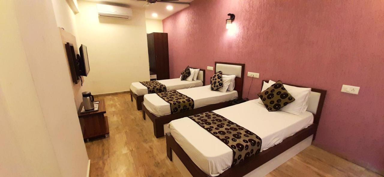 Hotel Tulip Plaza Ahmedabad Ngoại thất bức ảnh