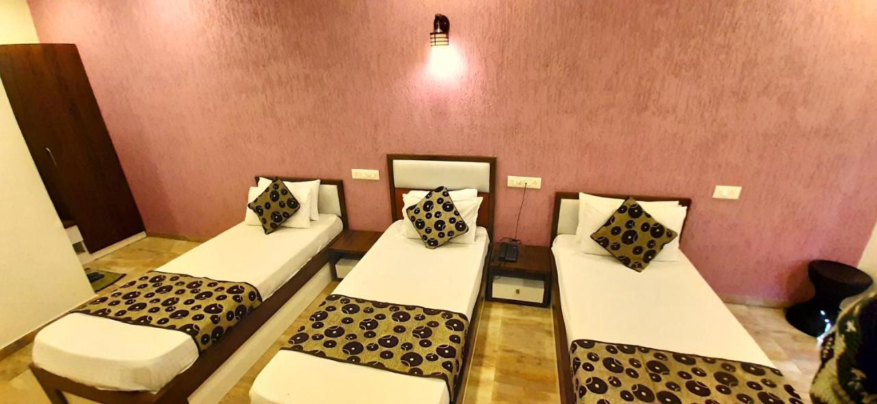 Hotel Tulip Plaza Ahmedabad Ngoại thất bức ảnh