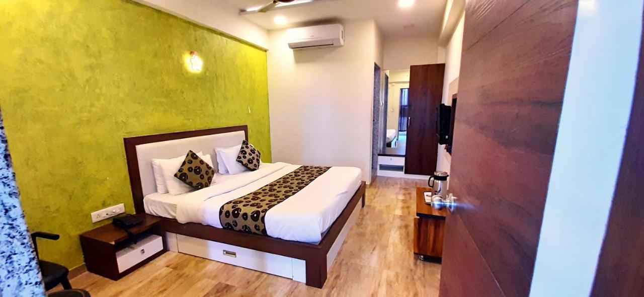 Hotel Tulip Plaza Ahmedabad Ngoại thất bức ảnh